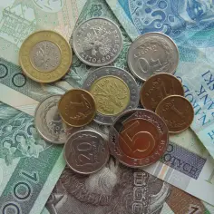 Czy warto inwestować w waluty? Odkryj ryzyka i korzyści tej decyzji