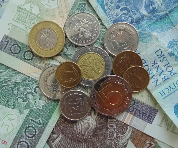 Czy warto inwestować w waluty? Odkryj ryzyka i korzyści tej decyzji