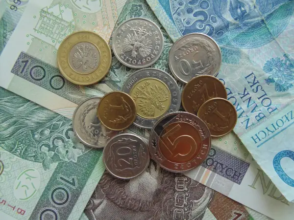 Czy warto inwestować w waluty? Odkryj ryzyka i korzyści tej decyzji